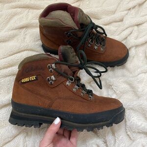 Cabela’s Gore Tex leather hiking boots